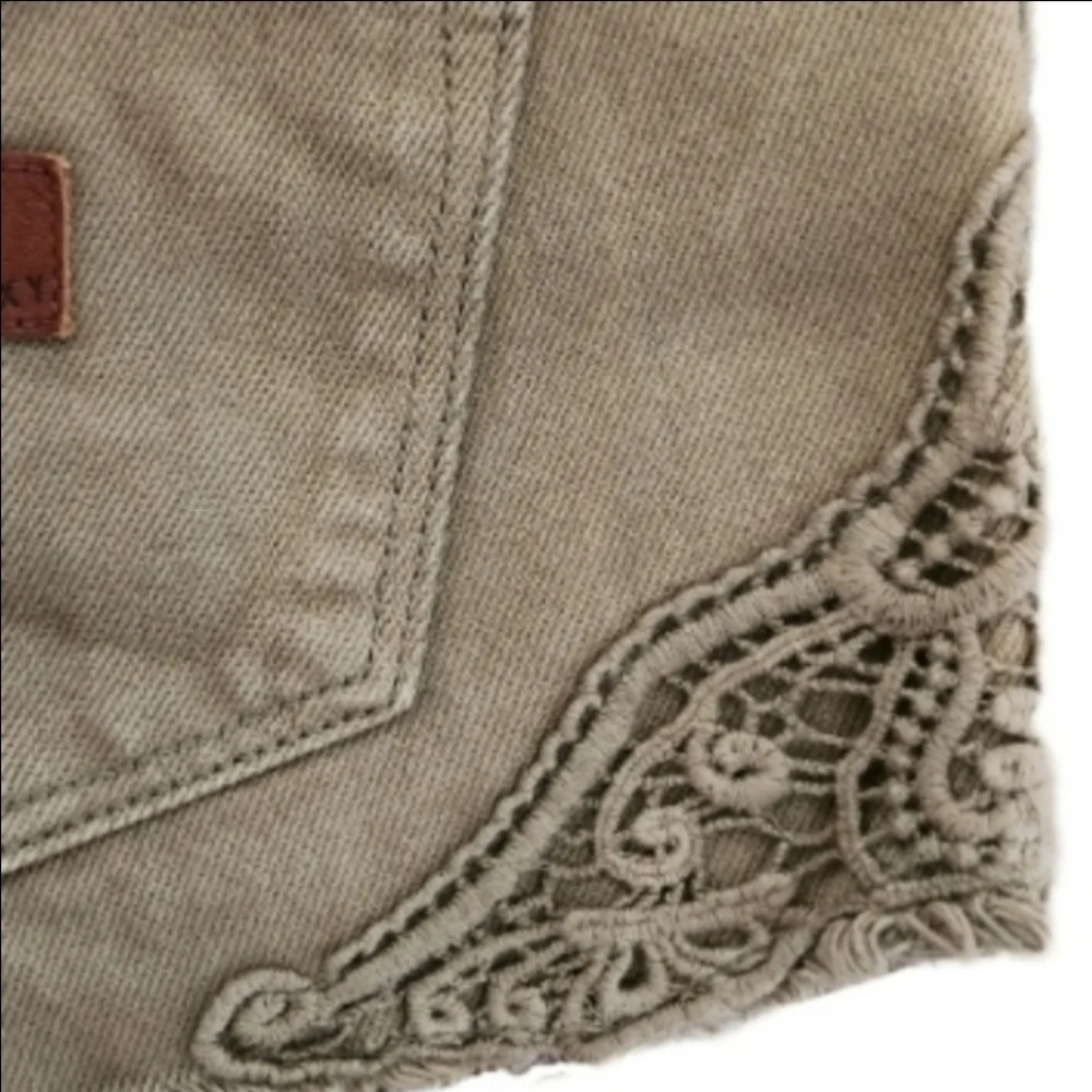 Roxy Embroidered Denim Cut Off Shorts Tan Size 26